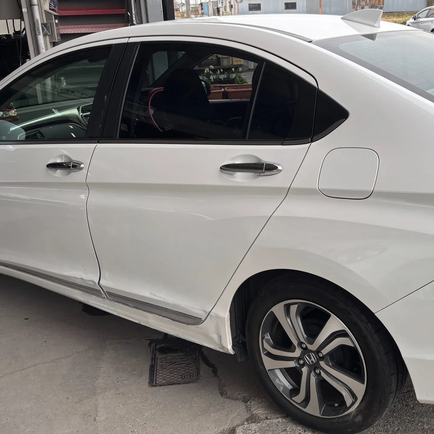 奈良県香芝市よりホンダ グレイス板金塗装修理のご依頼